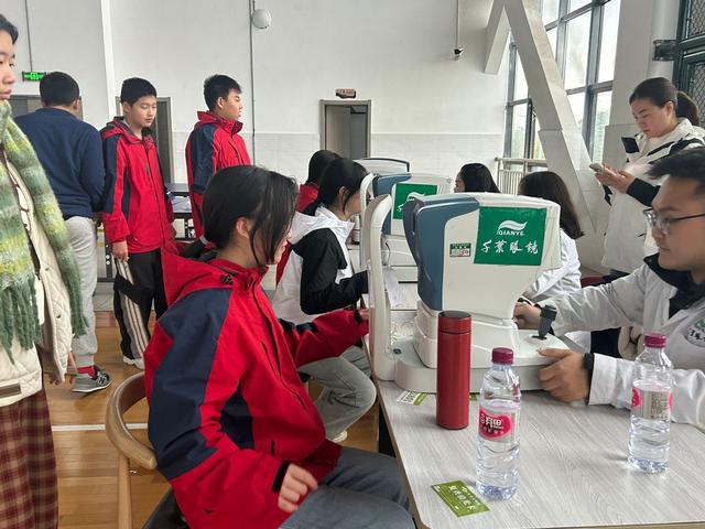 学校开展学生视力检测活动麻将胡了宜宾市南溪区长江(图1)